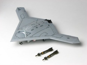 1/72 ｱﾒﾘｶ海軍 無人爆撃機X-47B w/GBU-27 プラッツ, PLZ19377, by プラッツ