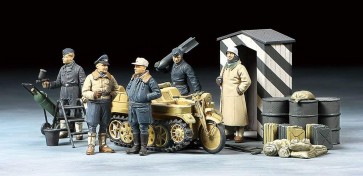 1/48 ミリタリーコレクション ドイツ空軍クルー冬季装備・ケッテンクラートセット タミヤ, TAM24125, by タミヤ