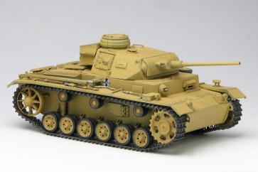 1/35 ガールズ ＆ パンツァー 最終章 III号戦車J型 黒森峰女学園 “エリカ隊長車(？)です！” プラッツ, PLZ76080, by プラッツ